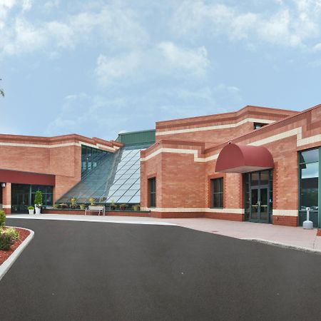 Holiday Inn - Менітовок Екстер'єр фото