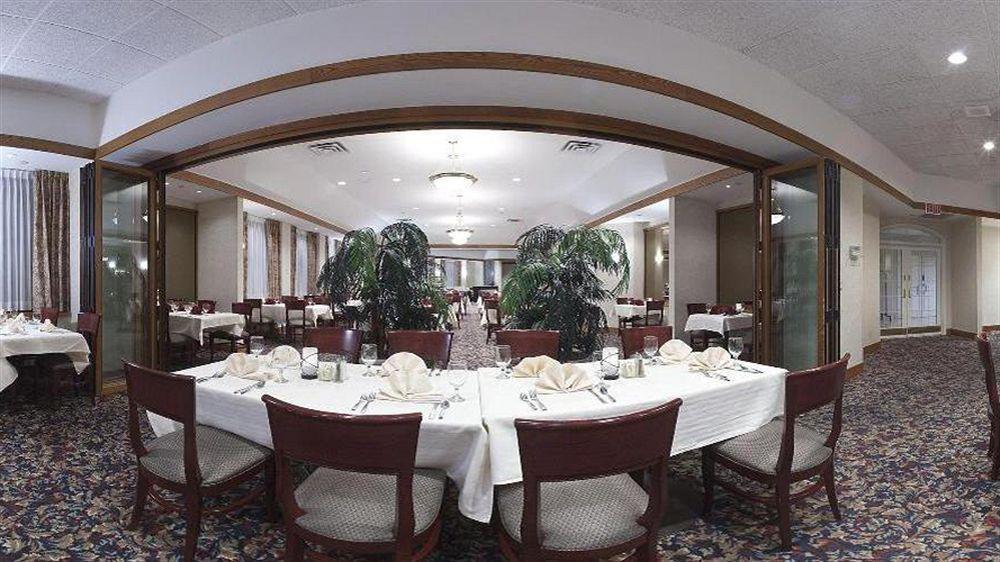 Holiday Inn - Менітовок Екстер'єр фото