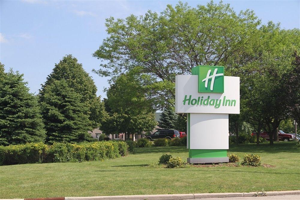 Holiday Inn - Менітовок Екстер'єр фото