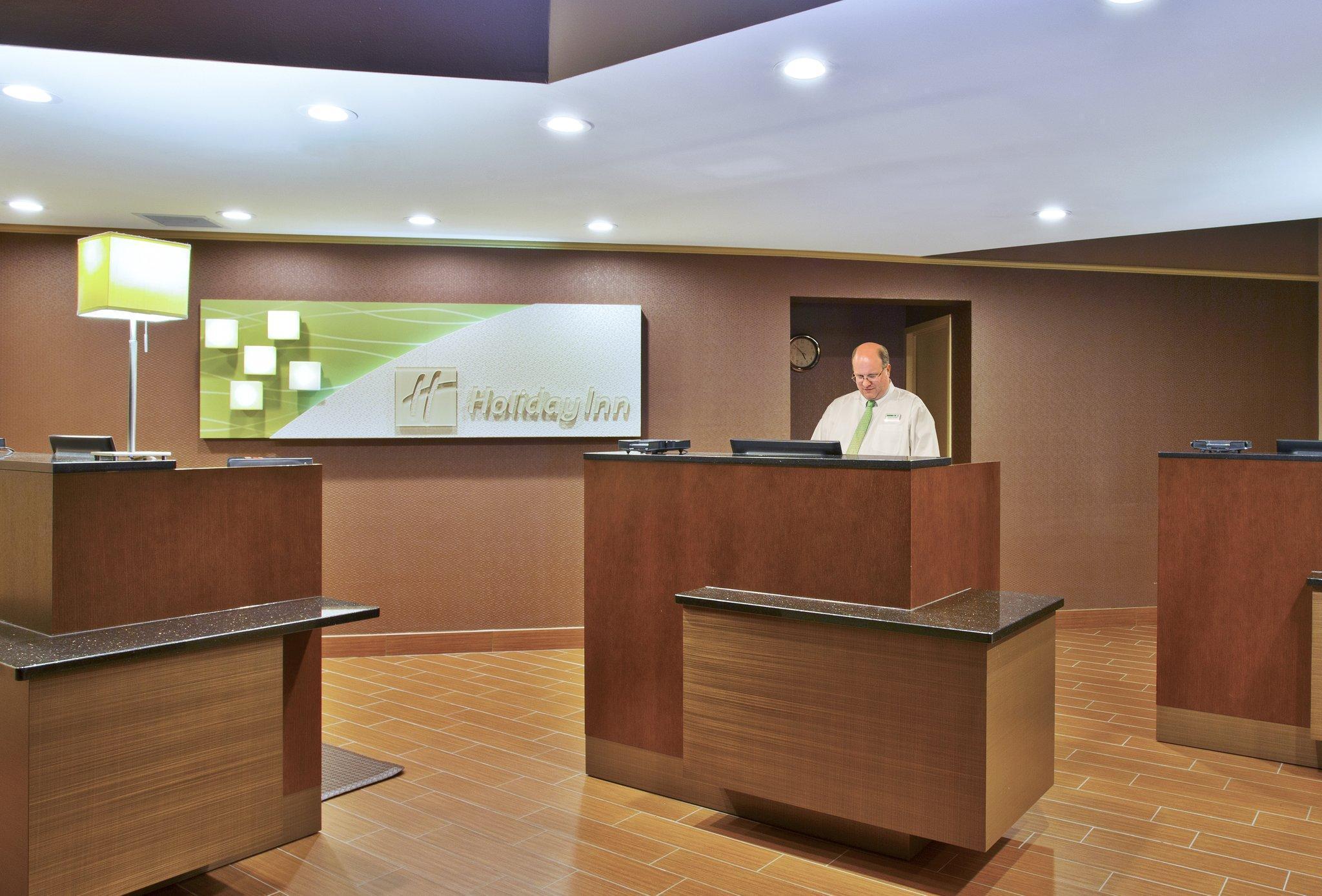 Holiday Inn - Менітовок Екстер'єр фото