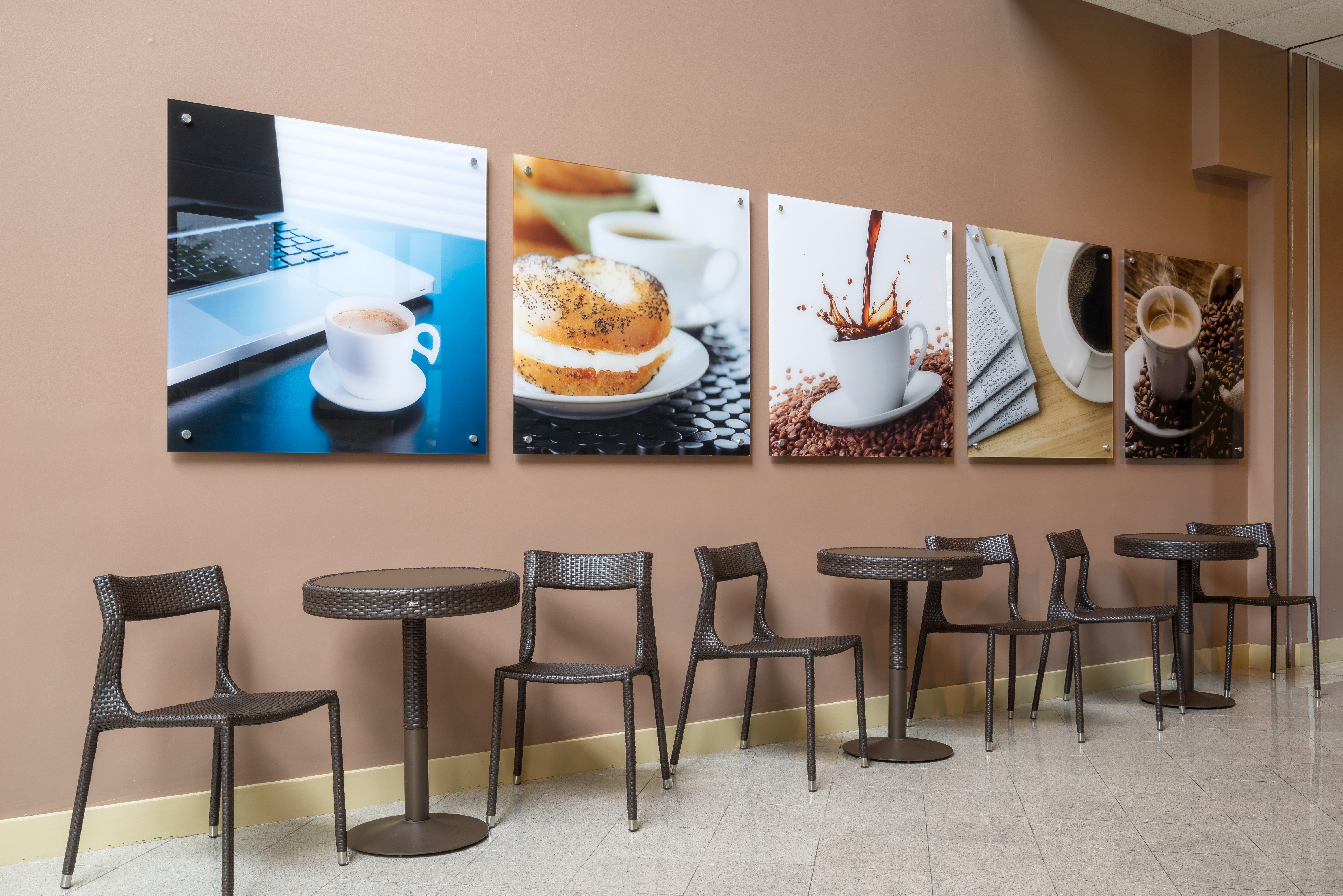 Holiday Inn - Менітовок Екстер'єр фото