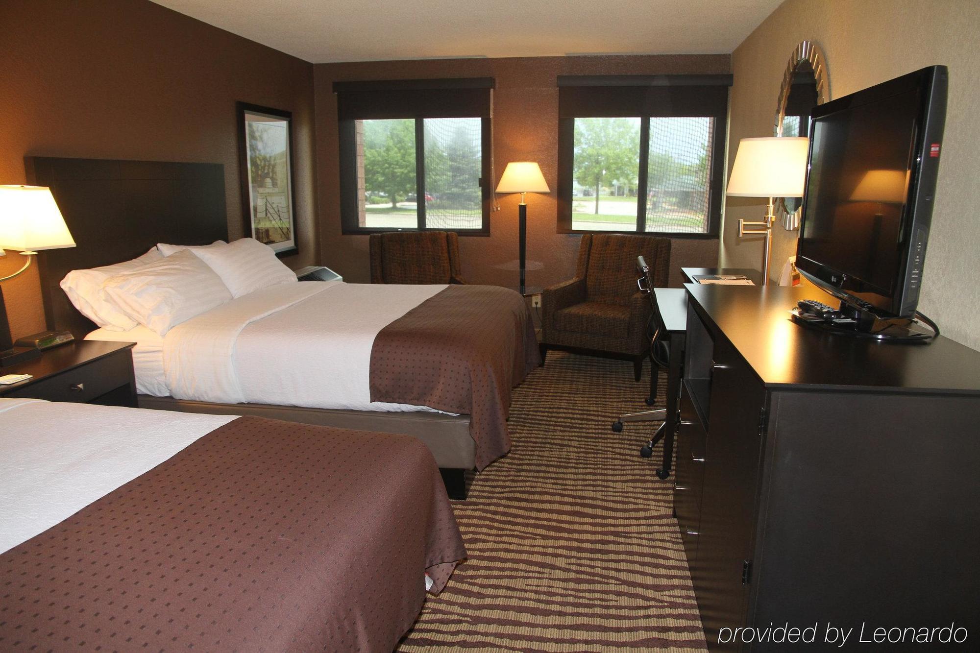 Holiday Inn - Менітовок Екстер'єр фото