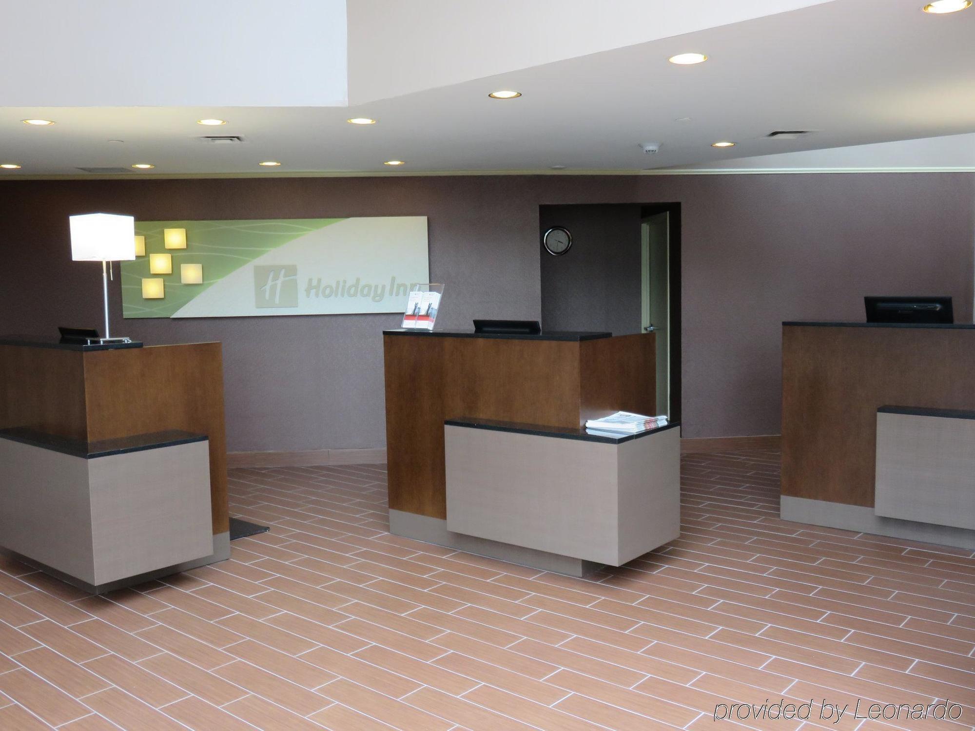 Holiday Inn - Менітовок Екстер'єр фото