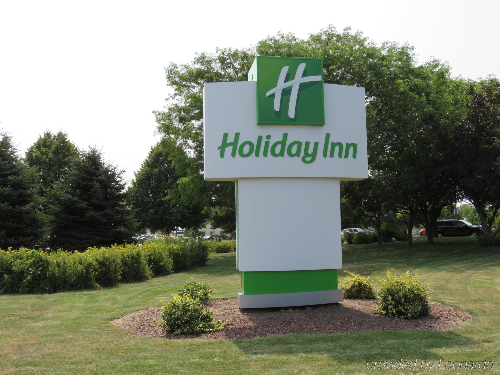 Holiday Inn - Менітовок Екстер'єр фото