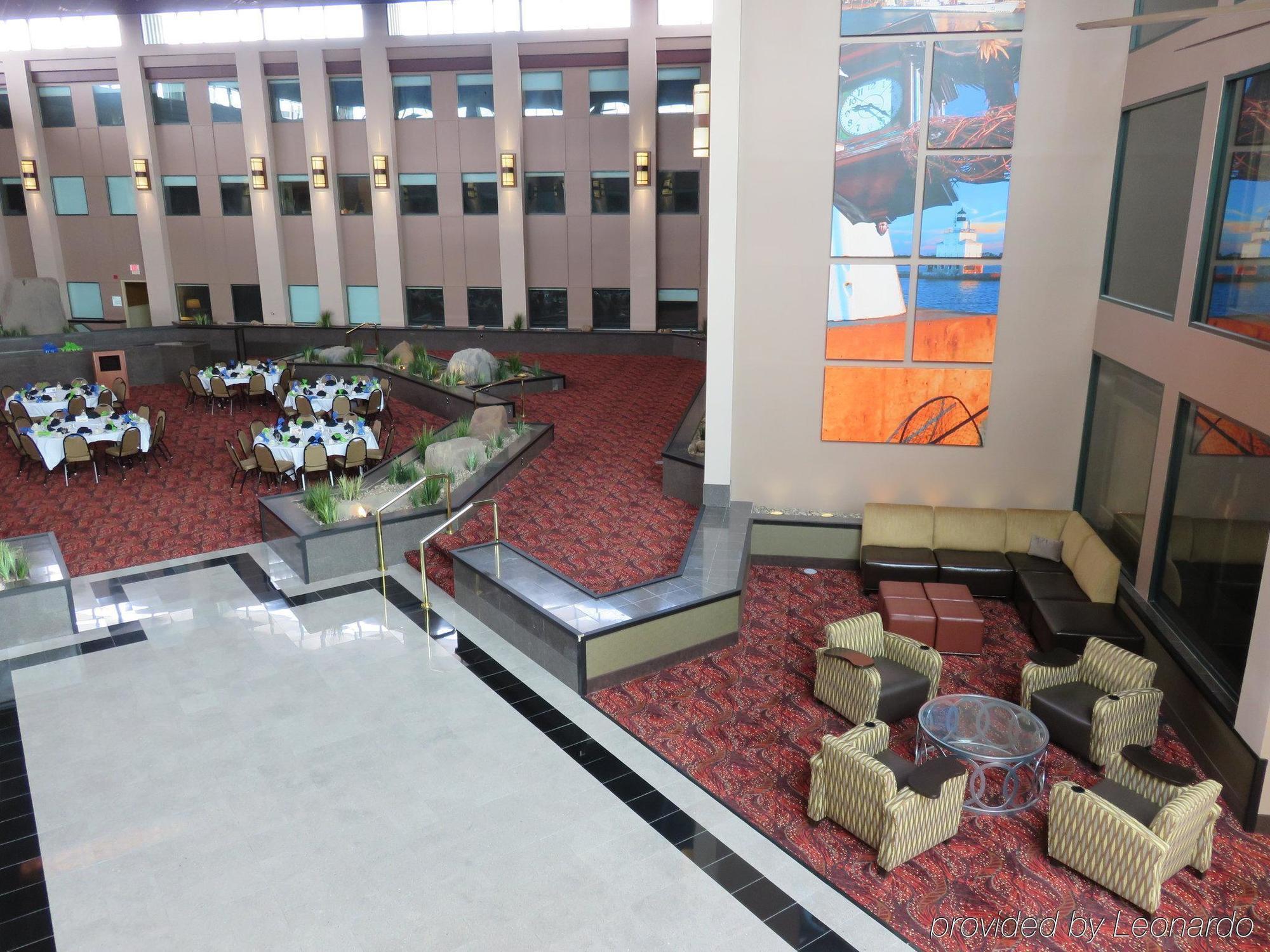 Holiday Inn - Менітовок Екстер'єр фото