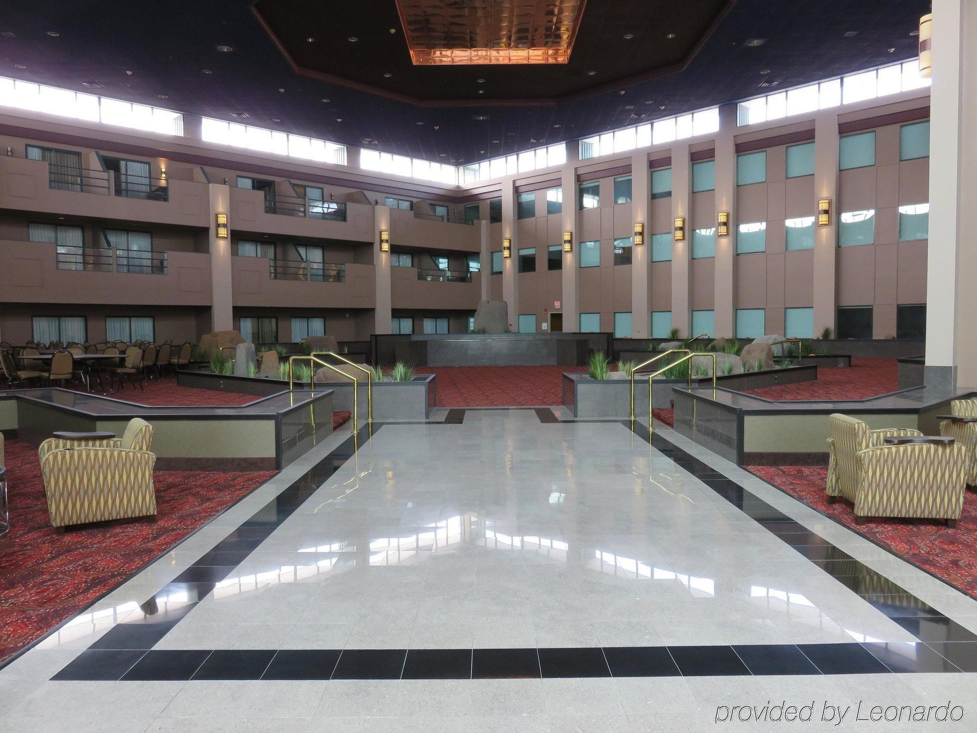 Holiday Inn - Менітовок Екстер'єр фото