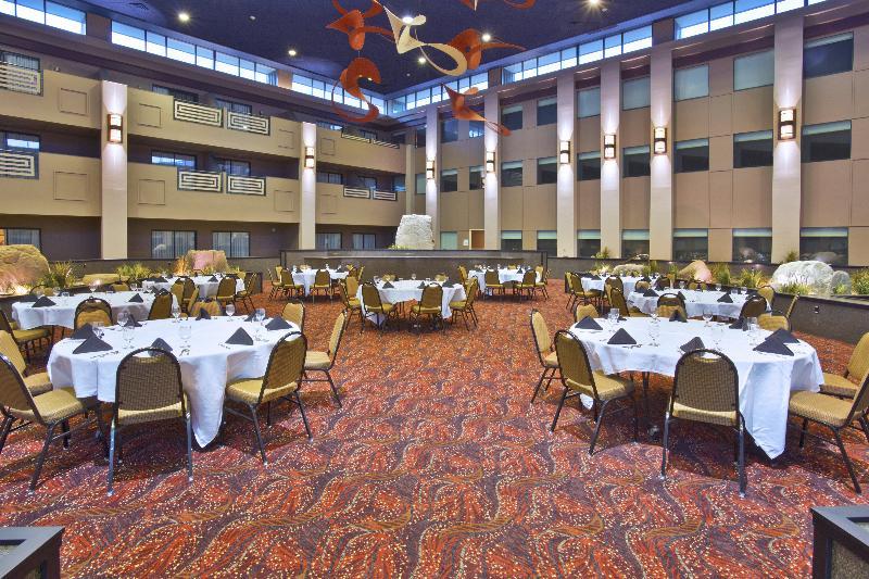 Holiday Inn - Менітовок Екстер'єр фото